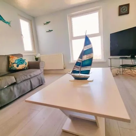 Sea Views, Big 2 Bed Flat Close To Beach & Harbour Ilfracombe Exterior photo